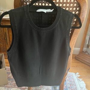 LIZ CLAIBORNE BLACK SLEEVELESS SWEATER.